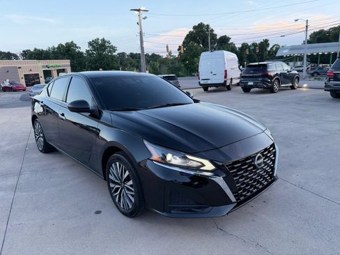 Used 2024 Nissan Altima 2.5 SV AWD/4WD image 46