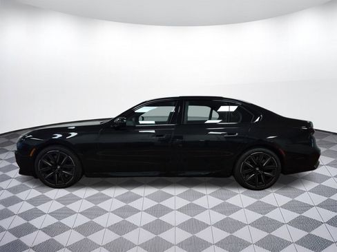 Used 2023 BMW 760i xDrive w/ Executive Package image 2