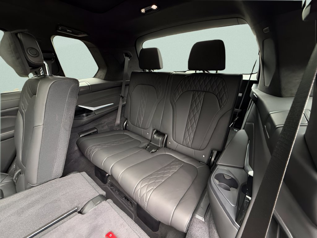 Used 2023 BMW X7 xDrive40i w/ Executive Package AWD/4WD image 25
