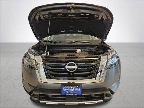 Certified 2023 Nissan Pathfinder SL image 5
