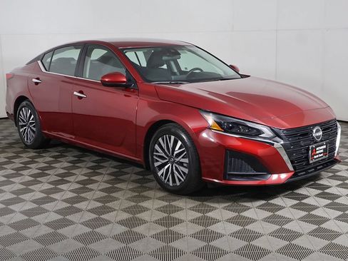 Used 2023 Nissan Altima 2.5 SV FWD image 43