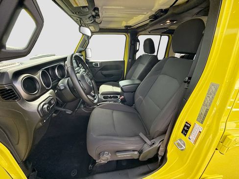 Used 2023 Jeep Wrangler Unlimited w/ Cold Weather Group AWD/4WD image 23