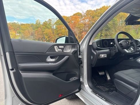 New 2026 Mercedes-Benz GLS 450 4MATIC image 23