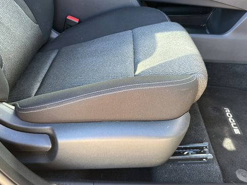 Certified 2025 Nissan Rogue SV image 25