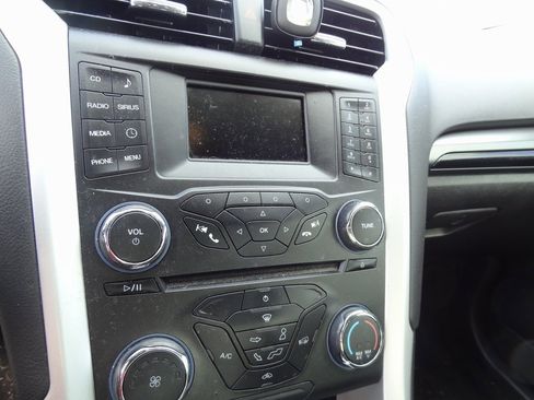 Used 2015 Ford Fusion SE w/ Equipment Group 201A image 10