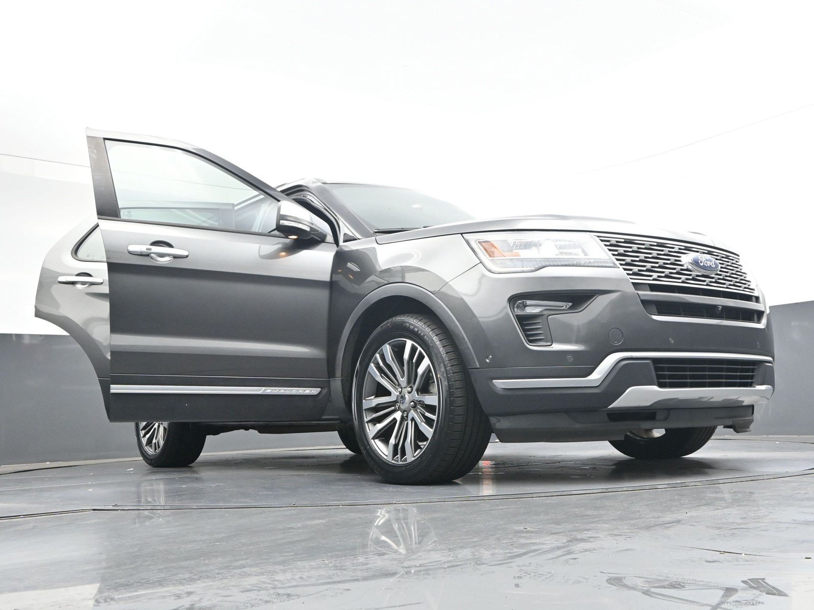 Used 2018 Ford Explorer Platinum AWD/4WD image 40
