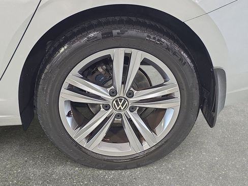 Used 2023 Volkswagen Jetta SE w/ Panoramic Sunroof Package FWD image 31