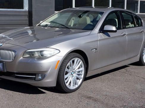 Used 2011 BMW 550i xDrive Sedan image 1