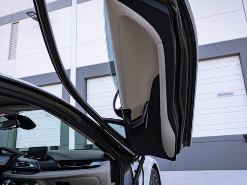 Used 2017 BMW i8 image 19