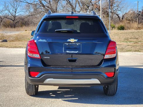 Used 2022 Chevrolet Trax LT w/ LT Convenience Package image 6