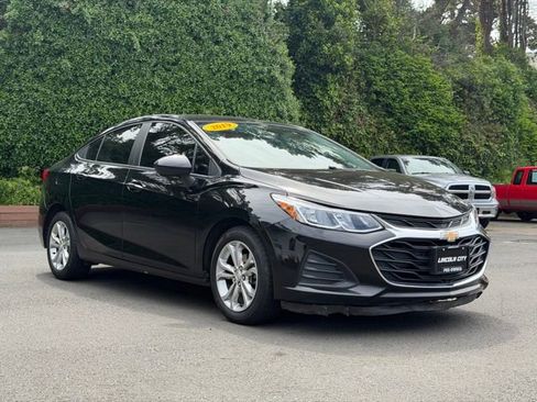 Used 2019 Chevrolet Cruze LS w/ LS Convenience Package FWD image 3