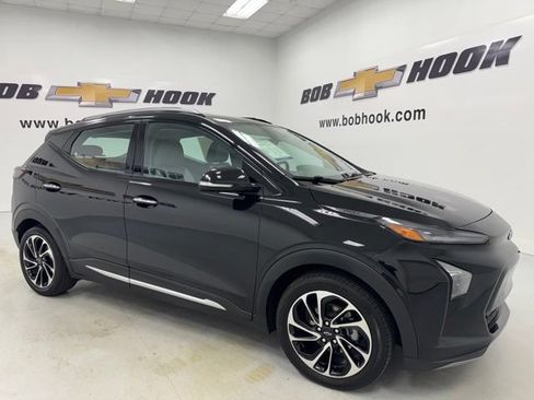 Used 2023 Chevrolet Bolt EUV Premier FWD image 3