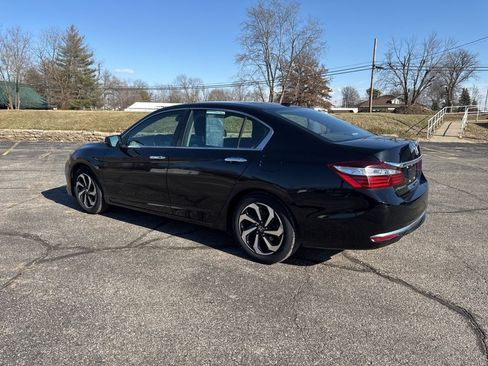 Used 2016 Honda Accord EX image 2