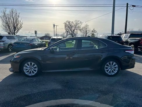 Used 2018 Toyota Camry LE w/ Convenience Package image 4