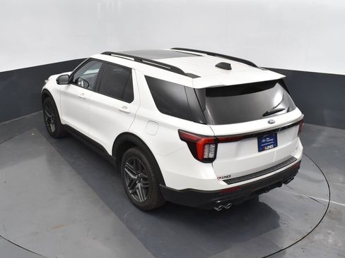 Certified 2025 Ford Explorer ST image 42