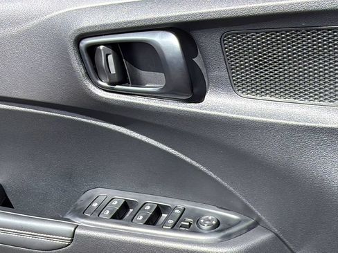 Used 2025 Hyundai Venue Limited FWD image 22