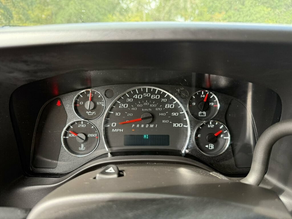Used 2025 GMC Savana 2500 w/ Driver Convenience Package RWD image 4
