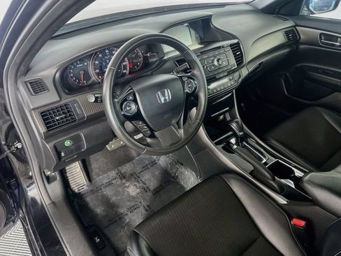 Used 2017 Honda Accord Sport image 11