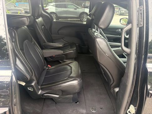 Used 2025 Chrysler Pacifica Select FWD image 20