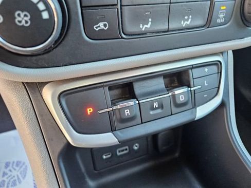 Used 2024 GMC Terrain SLE image 24