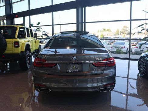 Used 2018 BMW 740i image 3