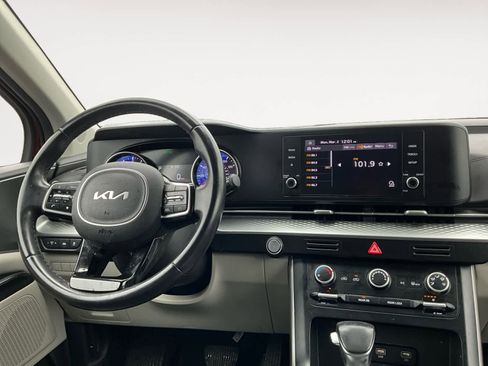Used 2022 Kia Carnival LX image 12