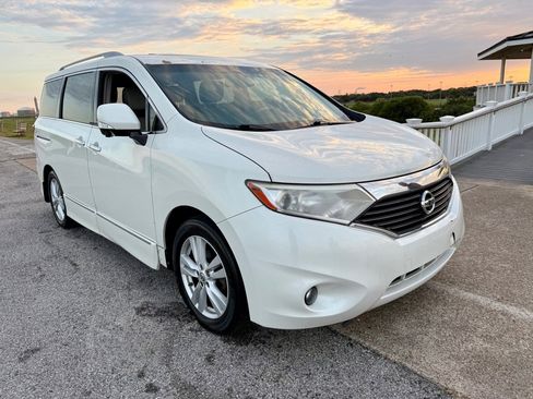 Used 2015 Nissan Quest Platinum image 3