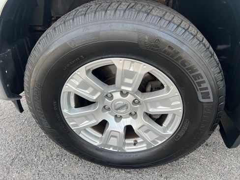 Used 2017 Nissan Titan SV image 34