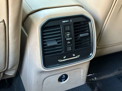 Certified 2025 Porsche Macan AWD/4WD image 14
