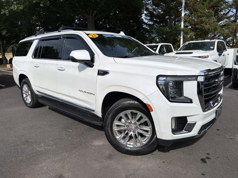 Used 2022 GMC Yukon XL SLT w/ SLT Premium Package AWD/4WD image 2
