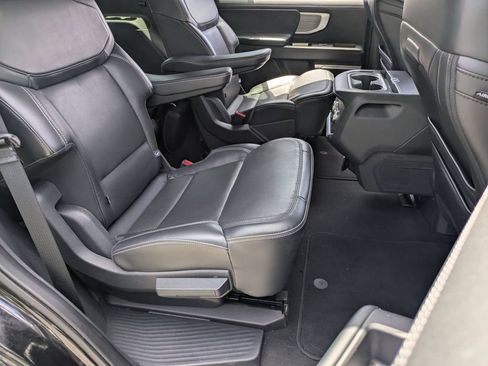 Used 2025 Ford Expedition Platinum AWD/4WD image 27