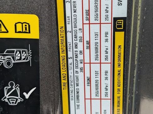 Used 2025 Jeep Wrangler Unlimited Sahara image 39