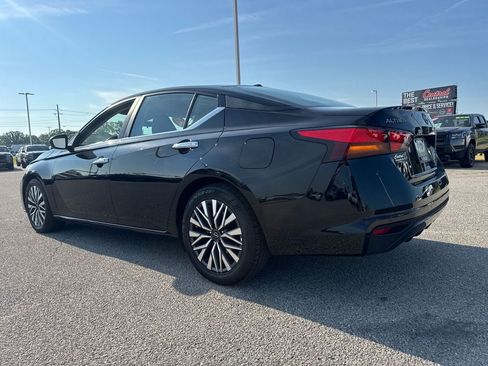 Used 2025 Nissan Altima 2.5 SV FWD image 4