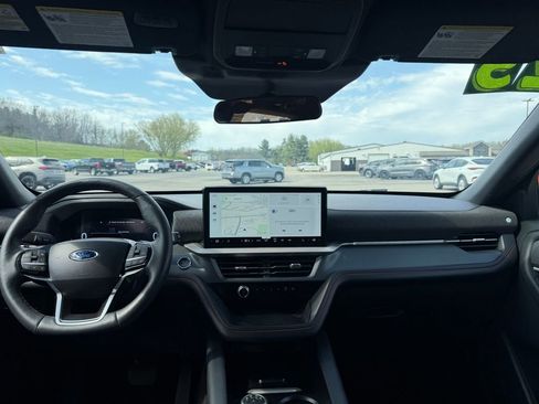 Used 2025 Ford Explorer ST-Line w/ ST-Line Street Pack image 19