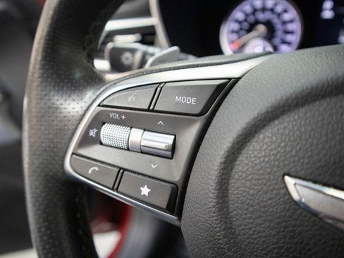 Used 2022 Genesis G70 2.0T image 12