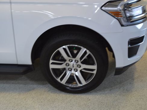 Used 2024 Ford Expedition Limited AWD/4WD image 9