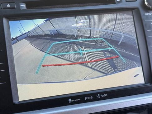 Used 2017 Toyota Highlander SE image 18