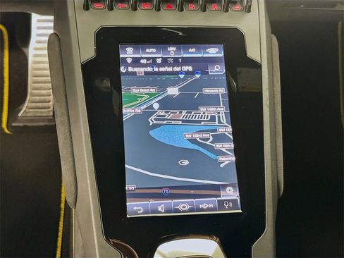 Used 2020 Lamborghini Huracan EVO image 13