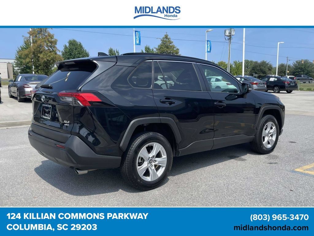 Used 2021 Toyota RAV4 XLE AWD/4WD image 6