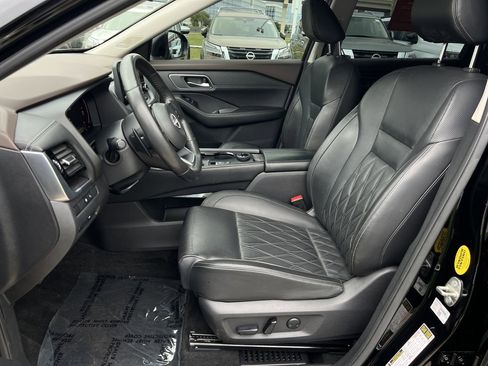 Certified 2023 Nissan Rogue Platinum w/ Platinum Premium Package AWD/4WD image 19
