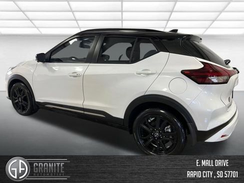 Used 2023 Nissan Kicks SR w/ SR Premium Package image 3