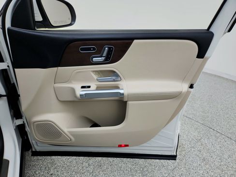 Certified 2022 Mercedes-Benz GLB 250 4MATIC w/ Premium Package Lite image 28