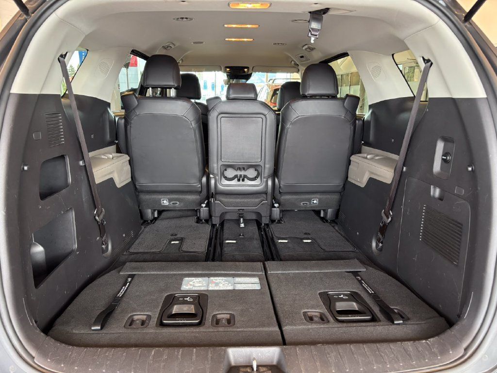 Used 2025 Kia Carnival FWD image 31