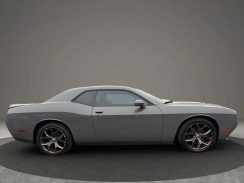 Used 2018 Dodge Challenger SXT Plus RWD image 4