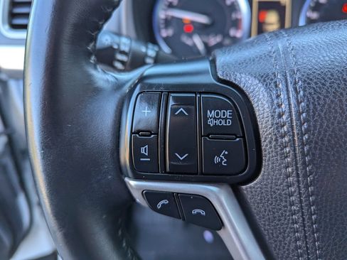 Used 2018 Toyota Highlander XLE AWD/4WD image 16