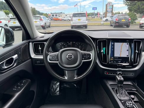 Used 2019 Volvo XC60 T6 Momentum w/ Multimedia Package AWD/4WD image 21