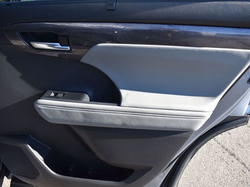 Used 2023 Toyota Highlander Limited image 22