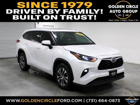 Used 2022 Toyota Highlander XLE AWD/4WD image 1