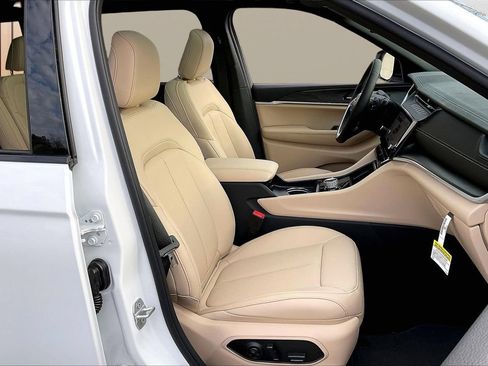 New 2026 Jeep Grand Cherokee L Limited w/ Luxury Tech Group II AWD/4WD image 23