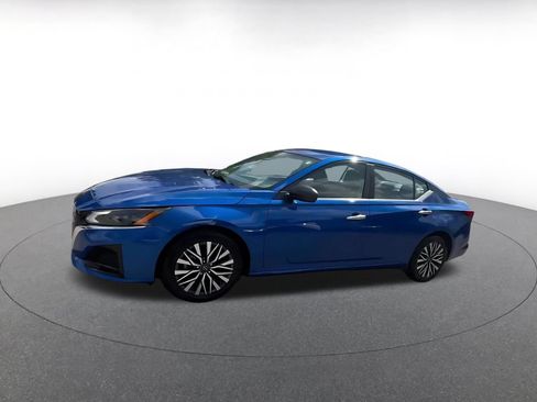 Used 2025 Nissan Altima 2.5 SV FWD image 8
